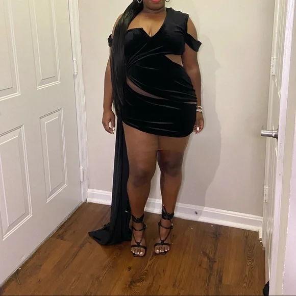 open lace back dress Sexy Black Plus Size Cocktail Dress with Pleated Design main image 1